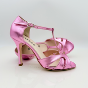 Dettaglio cinturino semplice fascetta T Mod. 2CAB Katy art. 120 pelle laminata azalea fibbia regolabile tomaia T-bar con nasetto scarpa tango Nicole Rimini
