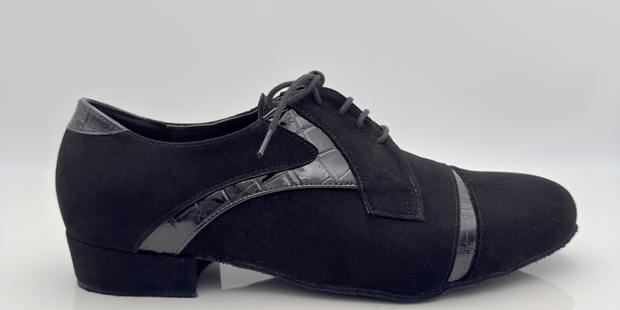 Kevin art. 307 Nicole Rimini scarpe tango uomo camoscio nero pelle verniciata nera punta chiusa Mod. F5P2 tacco basso 2,5HSU lacci cotone Mod. 2CAL suola bufala made in Italy — vista frontale
