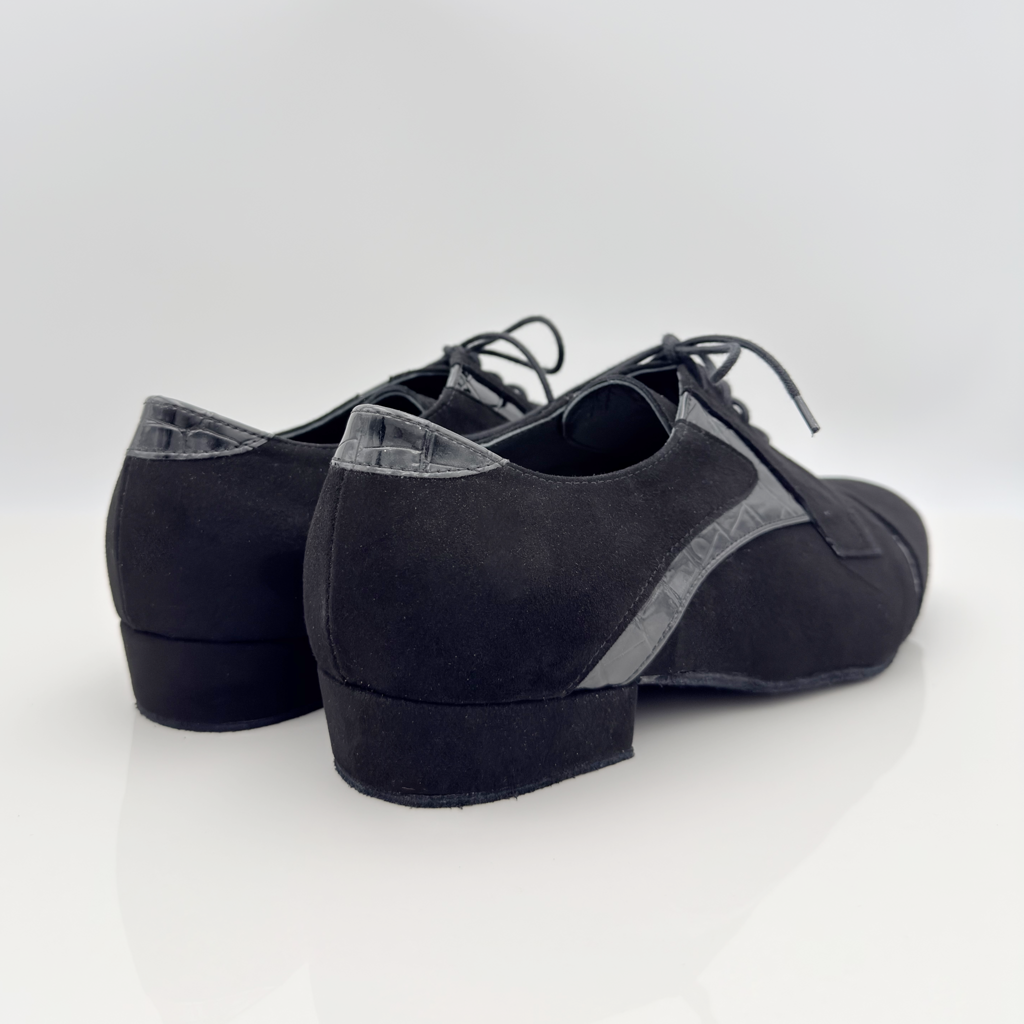 Kevin art. 307 Nicole Rimini camoscio nero pelle verniciata nera tacco standard uomo 2,5HSU punta chiusa scrollo quadrato F5P2 scarpe da ballo tango milonga artigianali italiane — vista laterale
