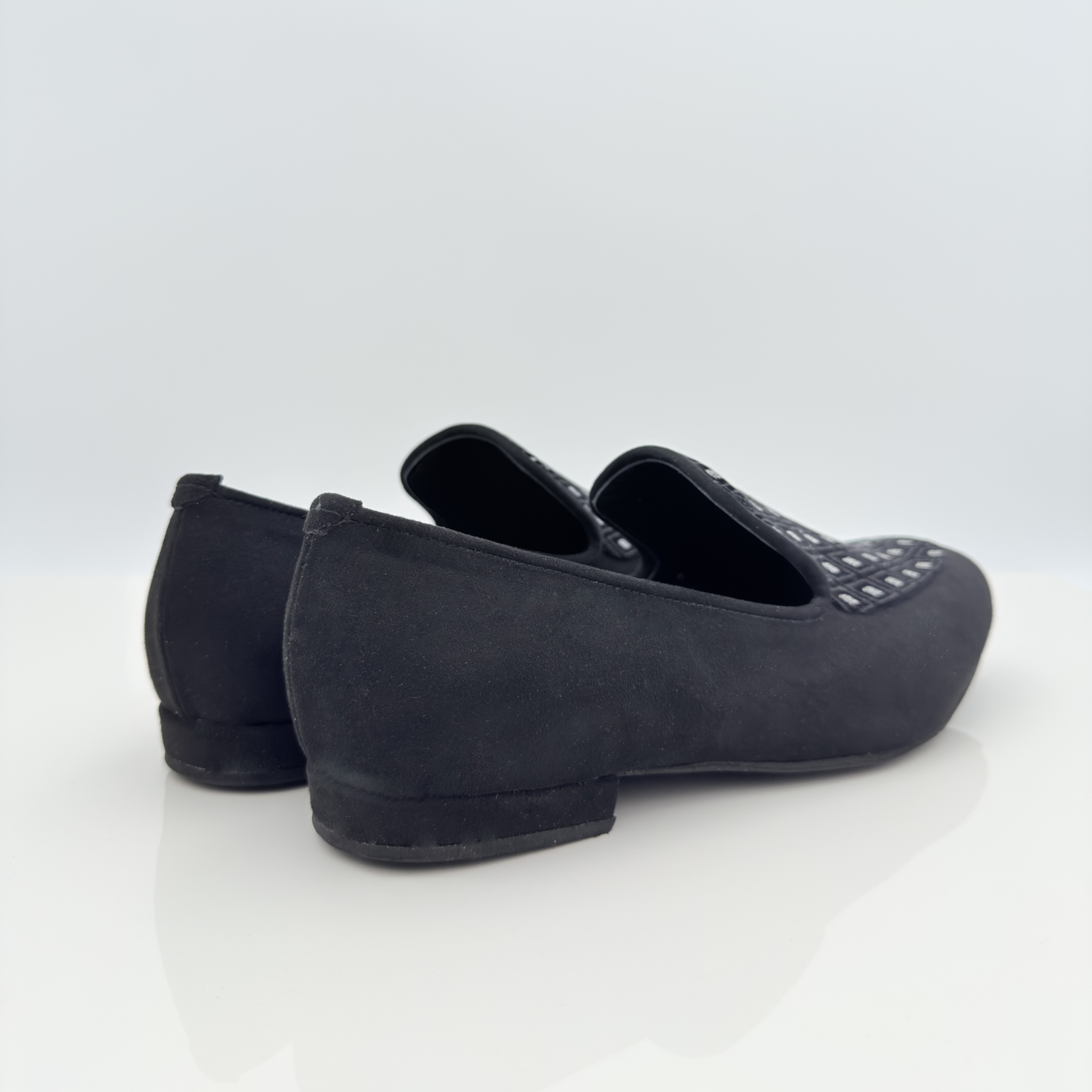 Vista laterale Lucas 318 Tessuto Scamosciato Rombi Nero Nicole Rimini — mocassino da ballo uomo artigianale italiano tessuto scamosciato nero inserto rombi nero, tomaia chiusa piede regolare, tacco basso uomo 1,5HU, suola gomma uso interno esterno
