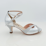 Mary art. 166 Nicole Rimini vista laterale pelle laminata argento microglitter fascia farfalla cinturino 2CAI tacco rocchetto 5HR scarpa cerimonia

