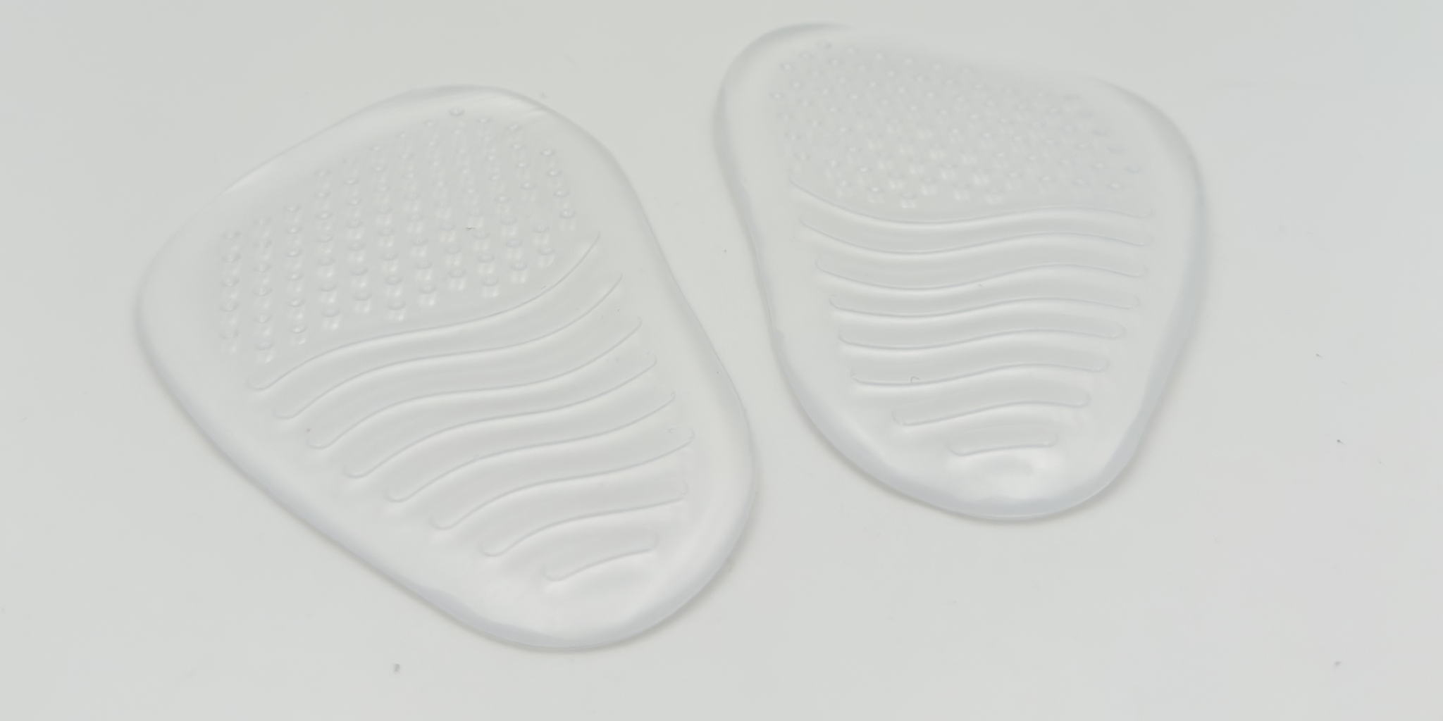 Mezza Piantina in Silicone Nicole Rimini posizionata nella parte anteriore della scarpa da ballo — riduce scivolamento piede magro, ammortizzazione metatarso, accessori danza made in Italy
