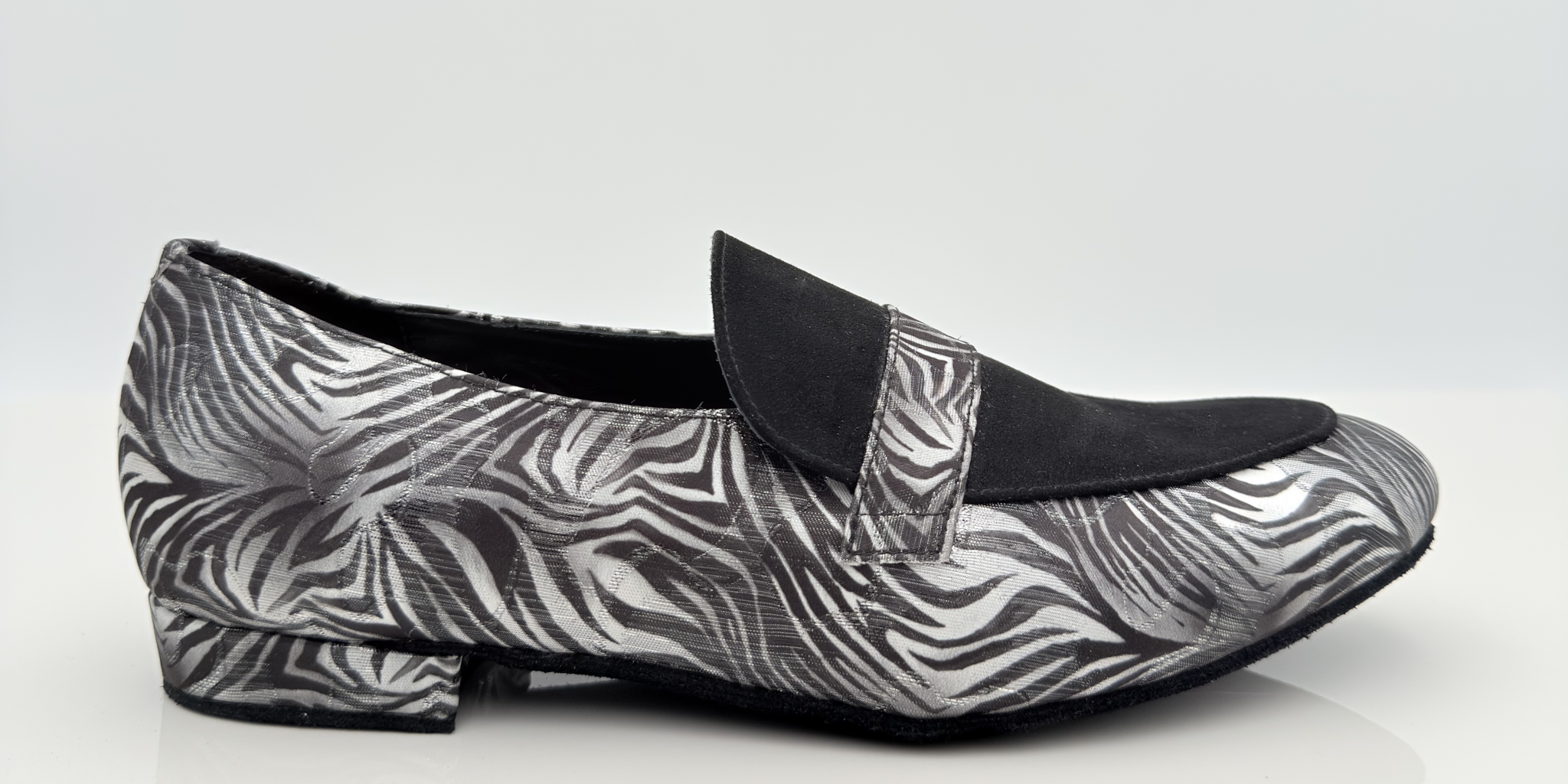 Miguel art. 314 scarpe da ballo uomo tessuto vario jaguar e scamosciato nero mocassino slip-on 1CAM tacco basso 1,5HU punta chiusa F5P2 suola bufala danze caraibiche salsa bachata kizomba Nicole Rimini made in Italy
