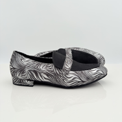 Dettaglio tomaia Miguel art. 314 mocassino slip-on 1CAM tessuto vario jaguar e scamosciato nero punta chiusa F5P2 scarpa da ballo uomo caraibici Nicole Rimini made in Italy
