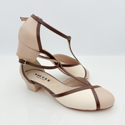 Dettaglio tomaia Nancy art. 407 Nicole Rimini fascetta a T nasetto centrale Mod. 2CAB pelle cipria panna testa di moro cinturino semplice caviglia piede regolare scarpa swing lindy hop charleston
