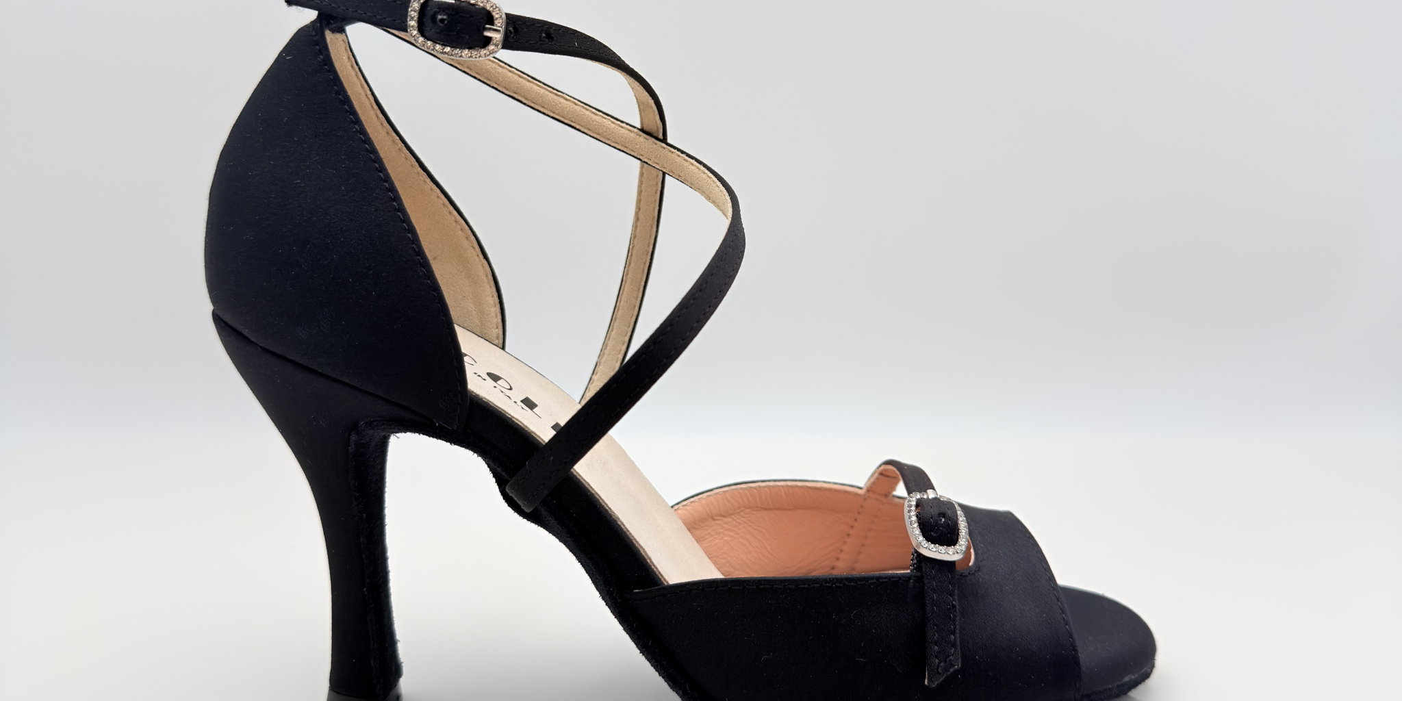 Nicole scarpe da ballo caraibici Nena 133 raso nero tacco rocchetto 9cm cinturino 3CAI collo piede asola fibbia strass brillante fascia semplice salsa bachata suola bufala made in Italy vista generale
