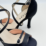 Nicole scarpe da ballo caraibici Nena 133 vista laterale profilo raso nero tacco rocchetto 9cm cinturino 3CAI asola fibbia strass suola bufala salsa cubana bachata sensual competizione nicole rimini
