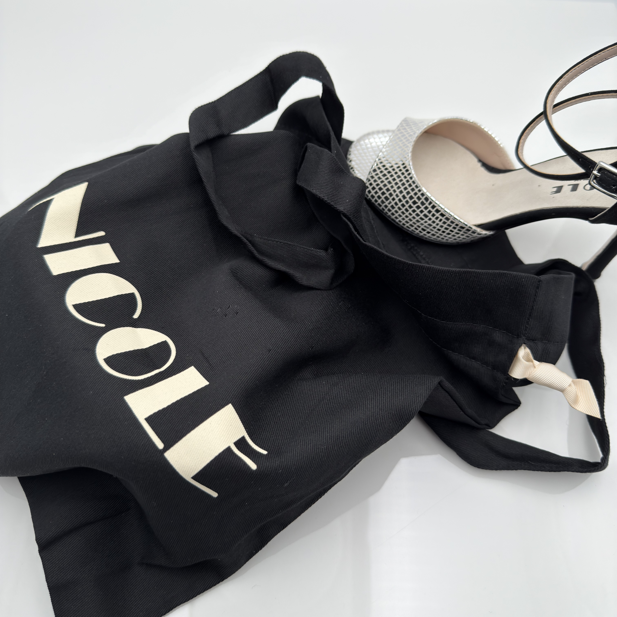 Nicole Dance Bag borsa porta scarpe ballo nera beige tessuto tecnico manico spalla — dance bag elegante kizomba tango heels dance accessori danza made in Italy Nicole Rimini
