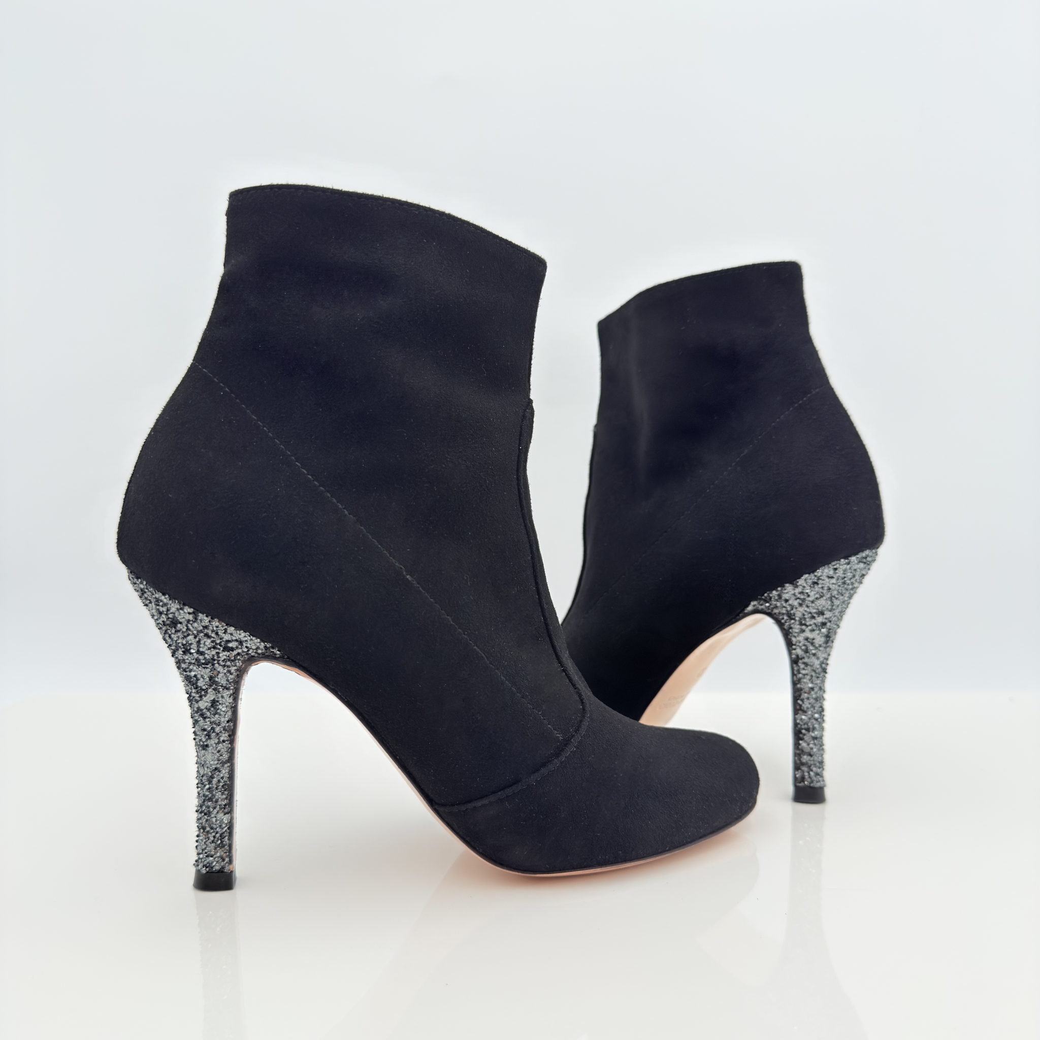
Niky art. 232 heels dance camoscio nero tacco glitter antracite spillo 9HS suola cuoio lavorata scivolamento ballo punta chiusa scollo a V F5P1 Nicole Rimini vista posteriore
