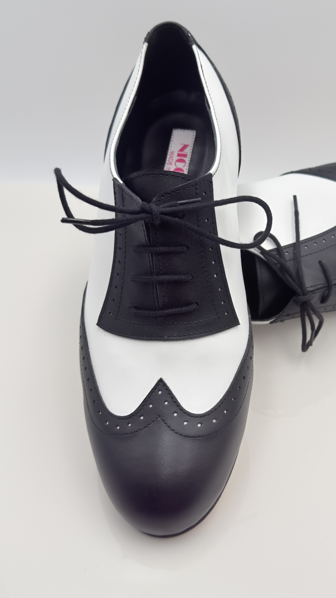 Dettaglio paul 304 Uomo | lacci cotone non cerati Mod. 2CAL Paul art. 304 pelle nera bianca tomaia chiusa punta F5P2 | scarpe swing uomo Nicole Rimini artigianali italiane ballo Swing