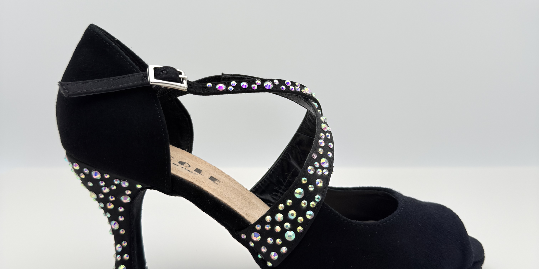 Paula 167S3 scarpa da ballo in camoscio nero e raso con strass aurora boreale, tacco rocchetto 7HR e plateau 1cm, vista frontale, per salsa e bachata sensual, Nicole Rimini

