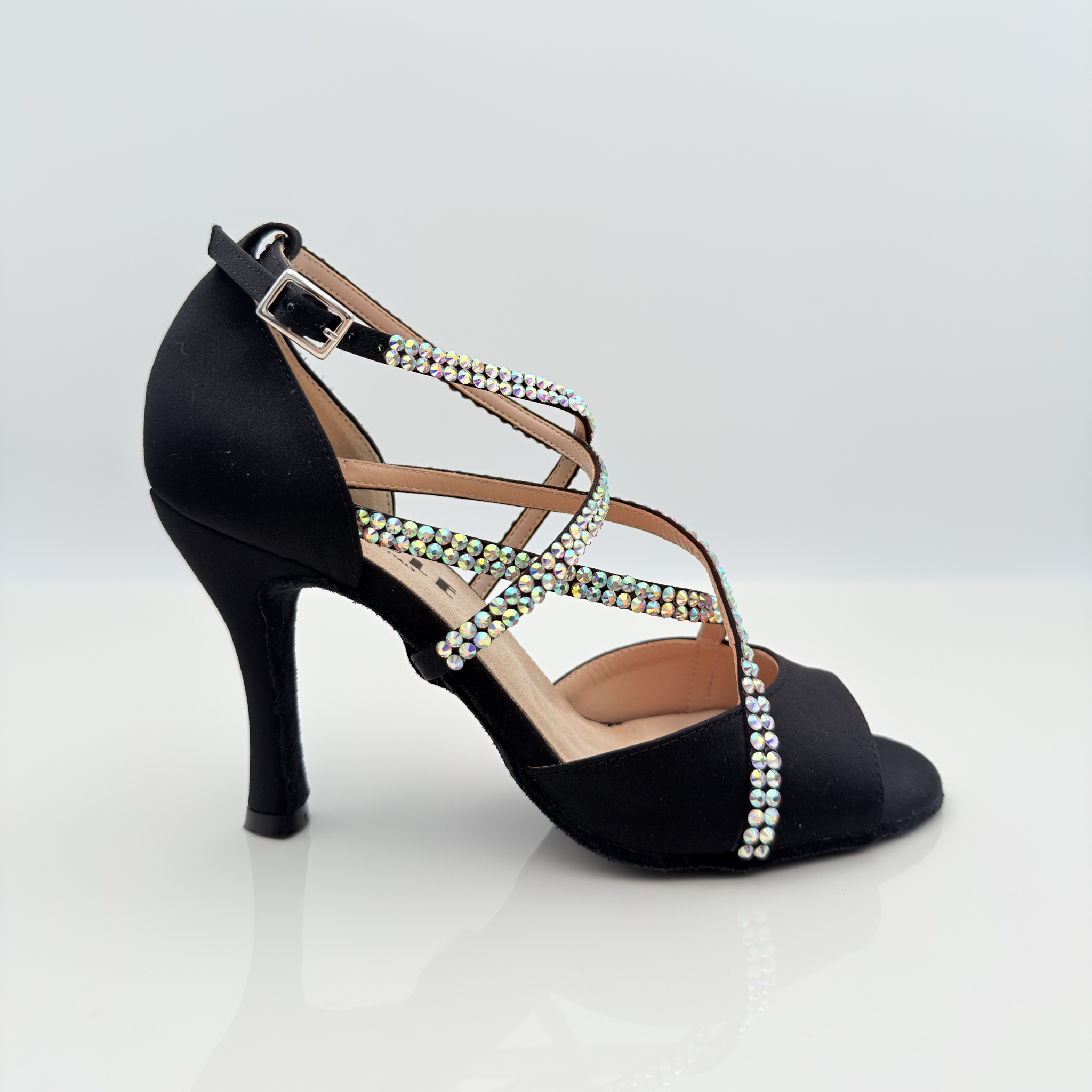 Penelope 195S scarpa da ballo in raso nero con strass aurora boreale, tacco rocchetto 9HR, cinturino incrociato collo piede con asola Mod. 3CAI, vista frontale, per salsa e bachata sensual, Nicole Rimini

