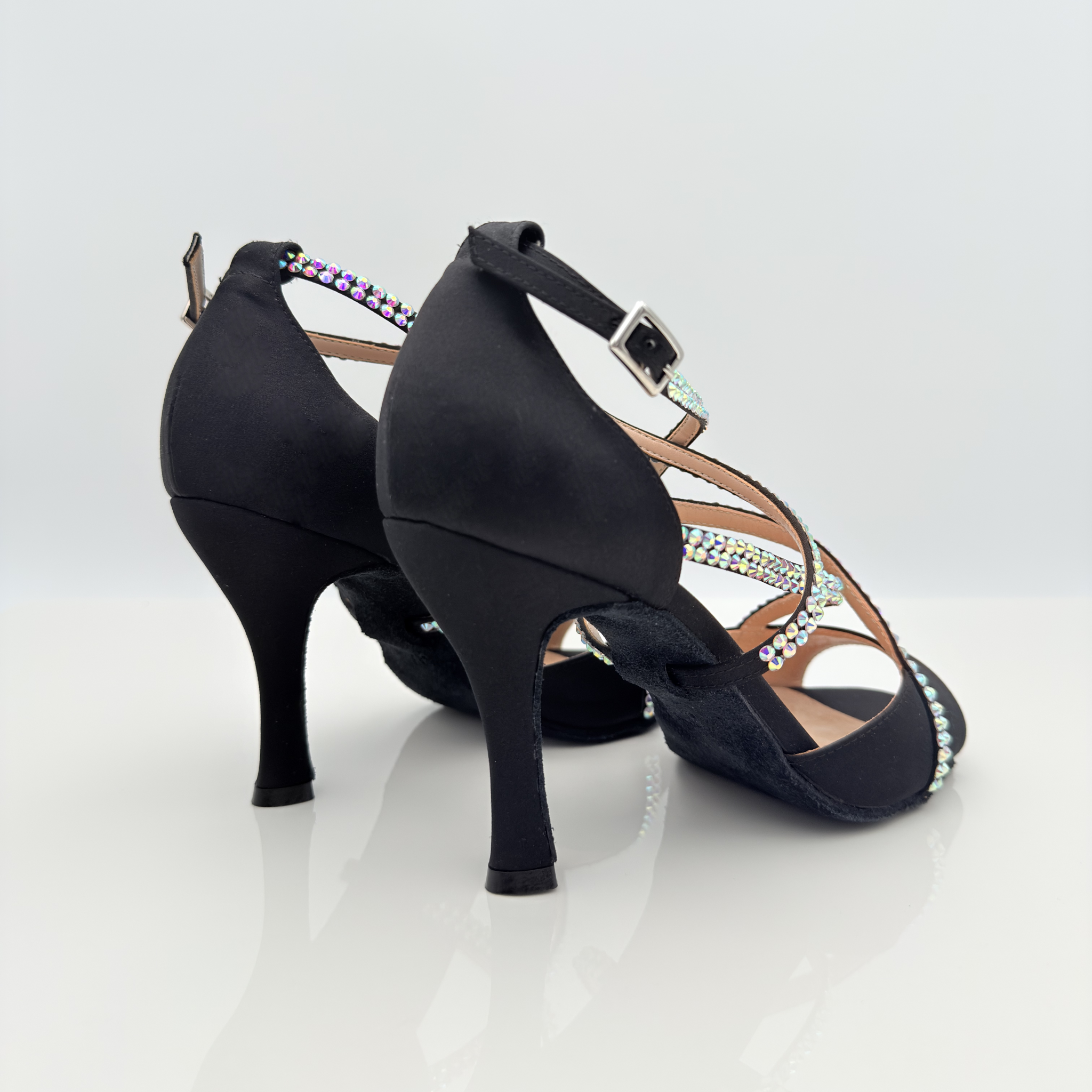 Penelope 195S Nicole Rimini scarpa da ballo raso nero strass aurora boreale brillante, cinturino doppio incrocio elegante sul collo del piede con asola, tacco rocchetto 9 centimetri, vista laterale
