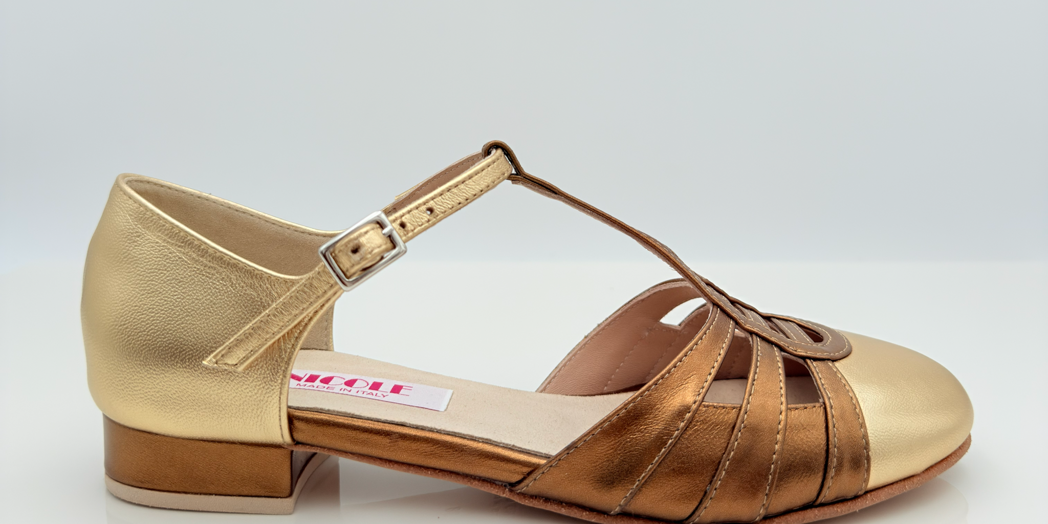 Perl art. 413 Nicole Rimini scarpa swing donna pelle laminata oro bronzo bicolore cinturino semplice 1CAB tacco basso quadrato 1,5HB punta chiusa scollo arrotondato F5P3 suola cuoio stile retrò anni 50 made in Italy
