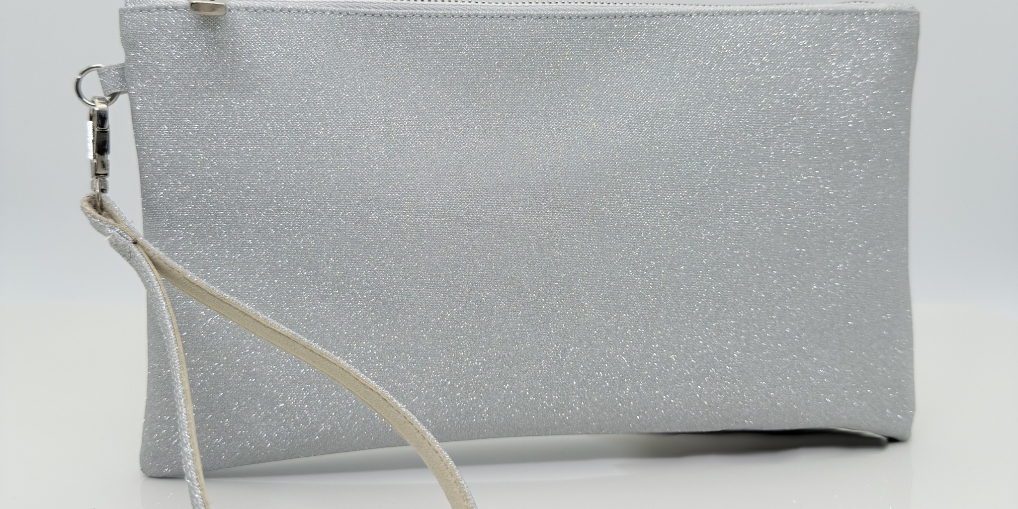 Nicole Pochette Microglitter Argento con zip e braccialetto coordinato — pochette elegante donna cerimonia fodera raso accessori made in Italy Nicole Rimini
