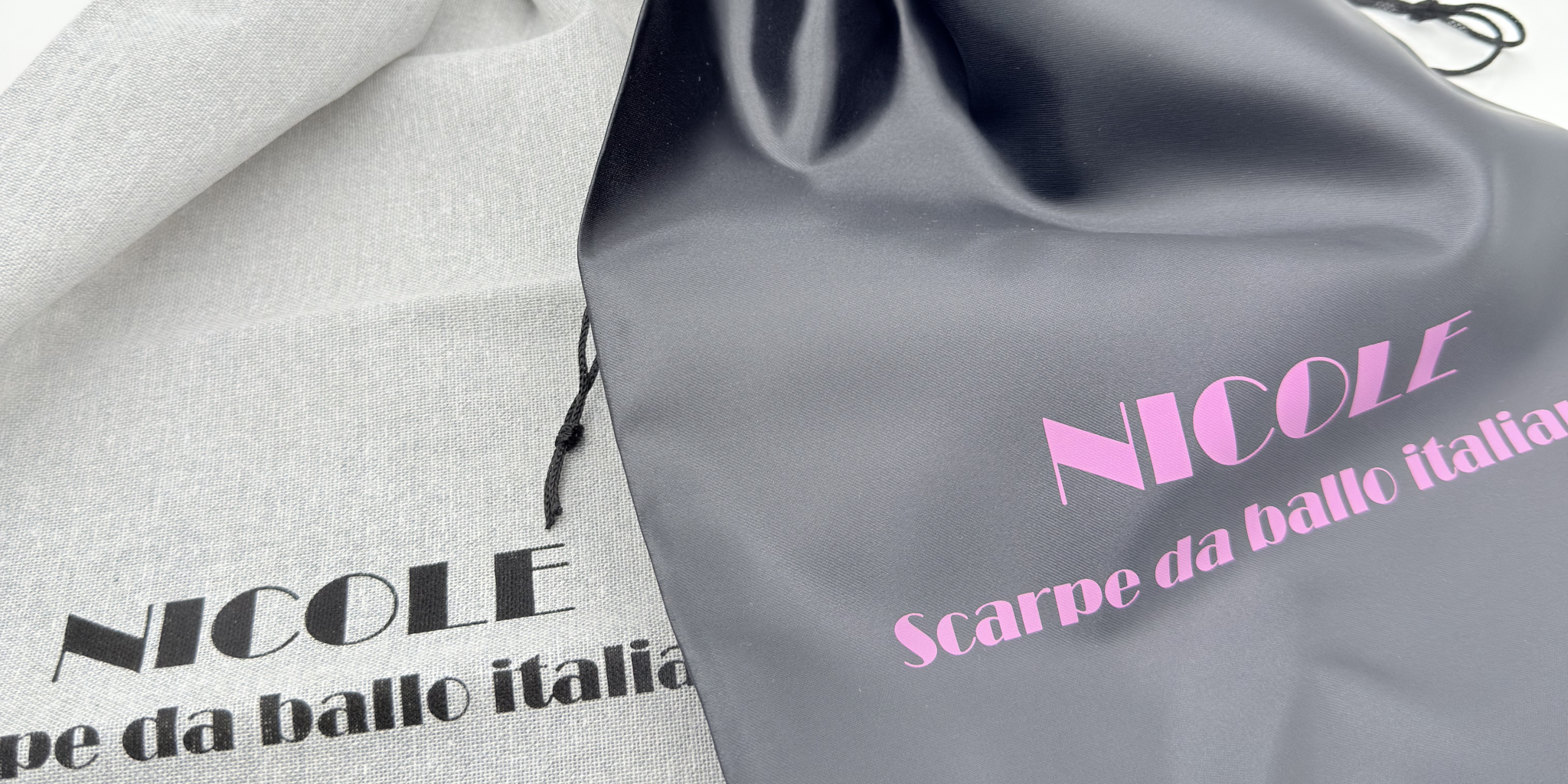 Dettaglio chiusura coulisse Sacchettino Porta Scarpe Nicole Rimini — sacca scarpe da ballo in raso o cotone, protezione scarpe danza da graffi e urti, accessori ballo made in Italy

