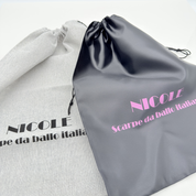 Dettaglio chiusura coulisse Sacchettino Porta Scarpe Nicole Rimini — sacca scarpe da ballo in raso o cotone, protezione scarpe danza da graffi e urti, accessori ballo made in Italy
