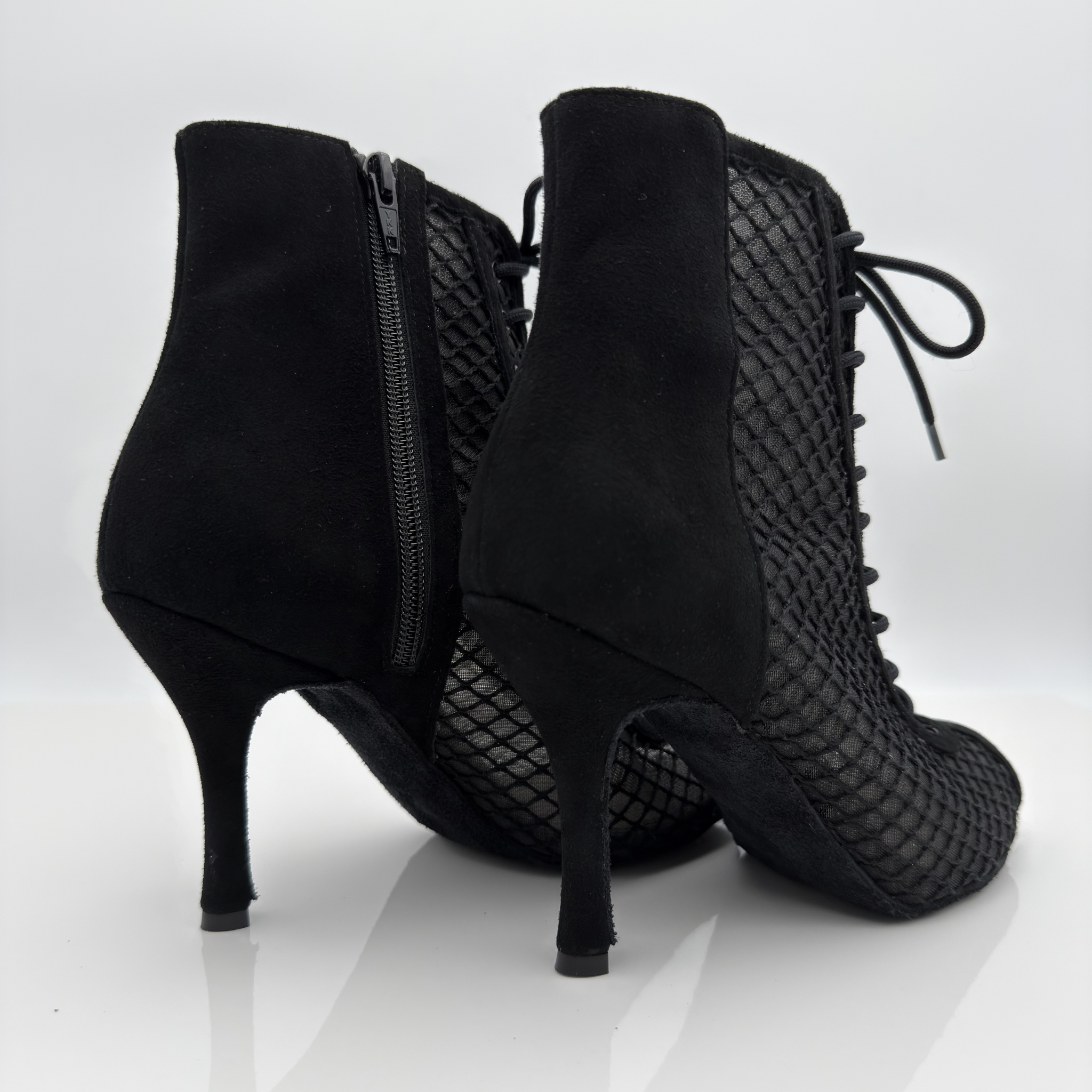 Stivaletto heels dance Scarlett 233 camoscio nero rete trasparente tacco spillo 9 cm zip laccio 1CAL tomaia avvolgente piede normale memory gel antishock Nicole Rimini artigianale italiana vista laterale

