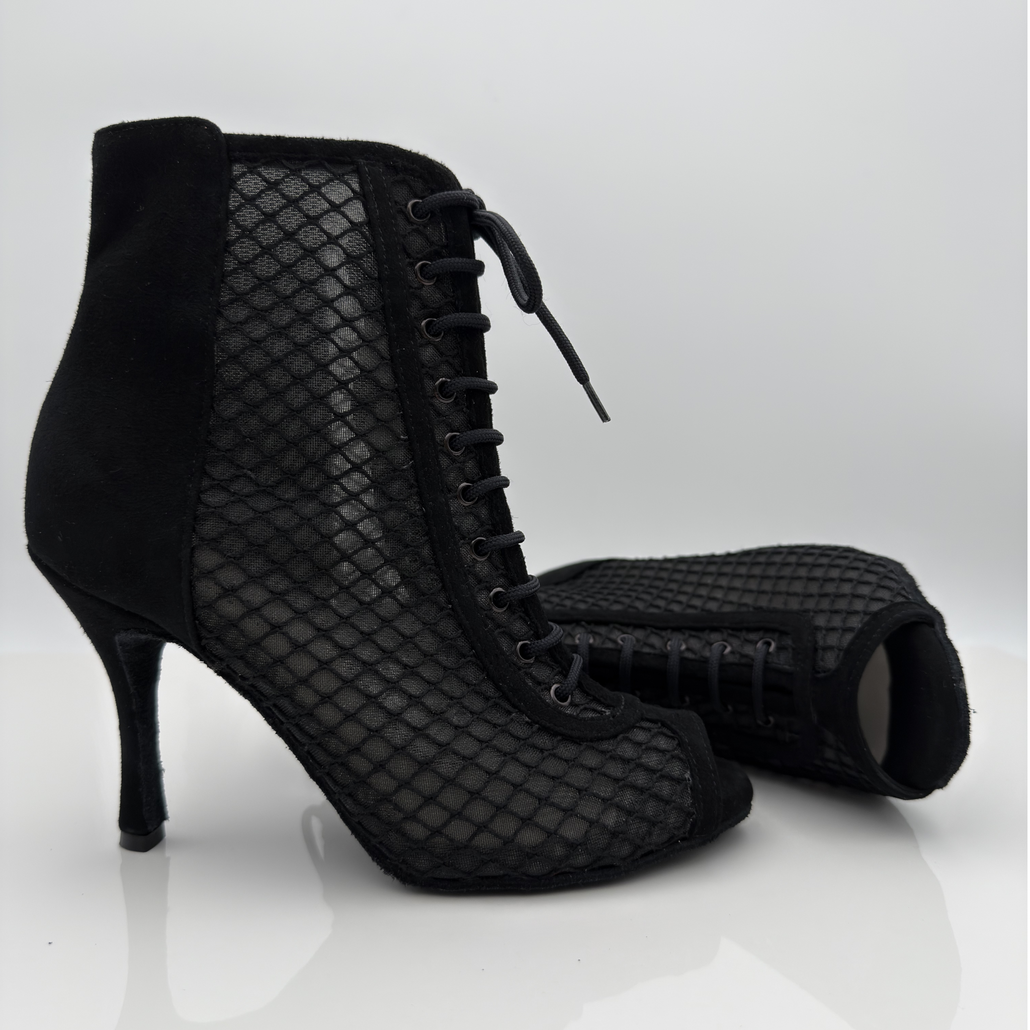 Scarlett art. 233 heels dance camoscio nero rete trasparente tacco spillo 9HS suola bufala lavorata aderenza ballo punta aperta semi-arrotondata F2P4 no plateau Nicole Rimini vista posteriore


