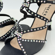 Sharon 162S Nicole Rimini scarpa da ballo tacco rocchetto 9HR, tomaia in raso nero con strass aurora boreale, punta aperta semi-arrotondata fascia semplice Mod. F1P1, vista posteriore, per salsa cubana e liscio

