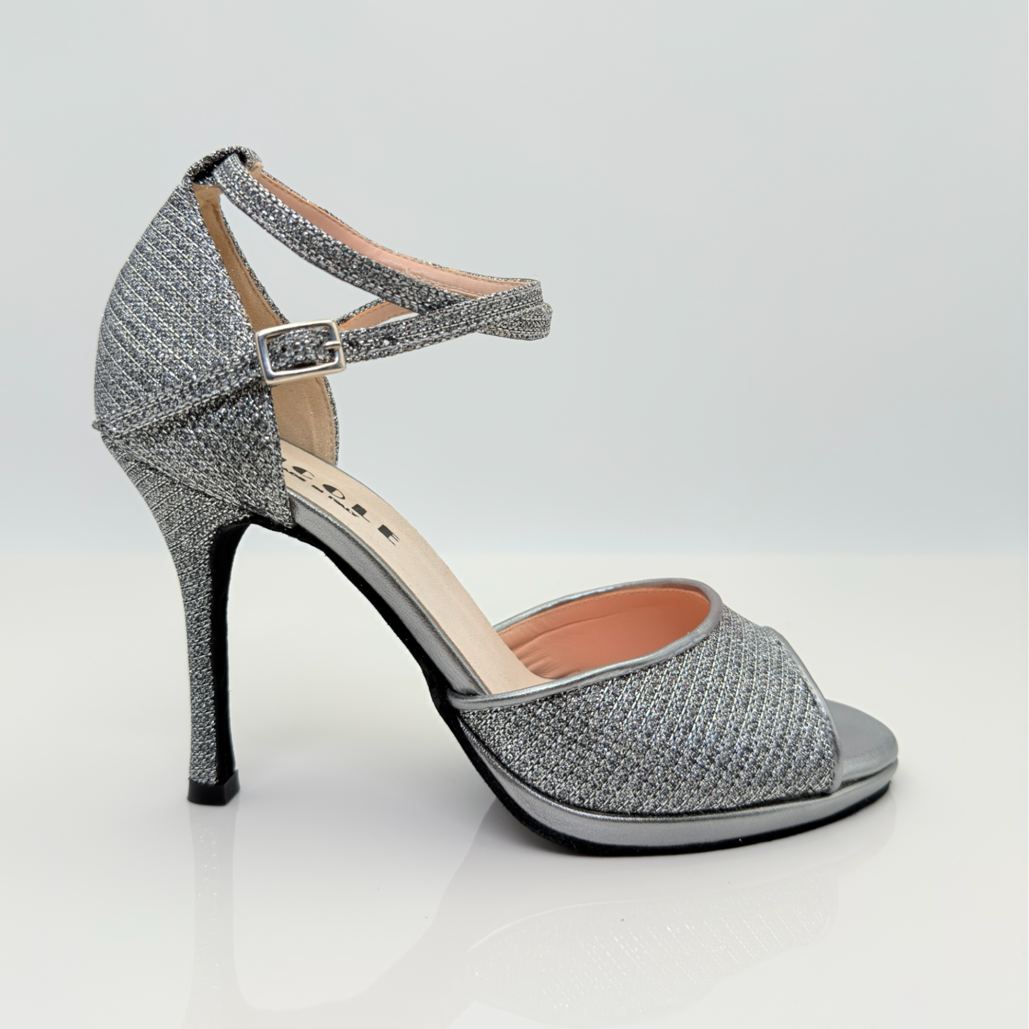 Sofia 103 scarpa da ballo in tessuto glitterato Mireya antracite e pelle laminata, tacco spillo 10HS plateau 1cm, cinturino incrociato caviglia 2CAI, vista frontale, per salsa e bachata sensual, Nicole Rimini
