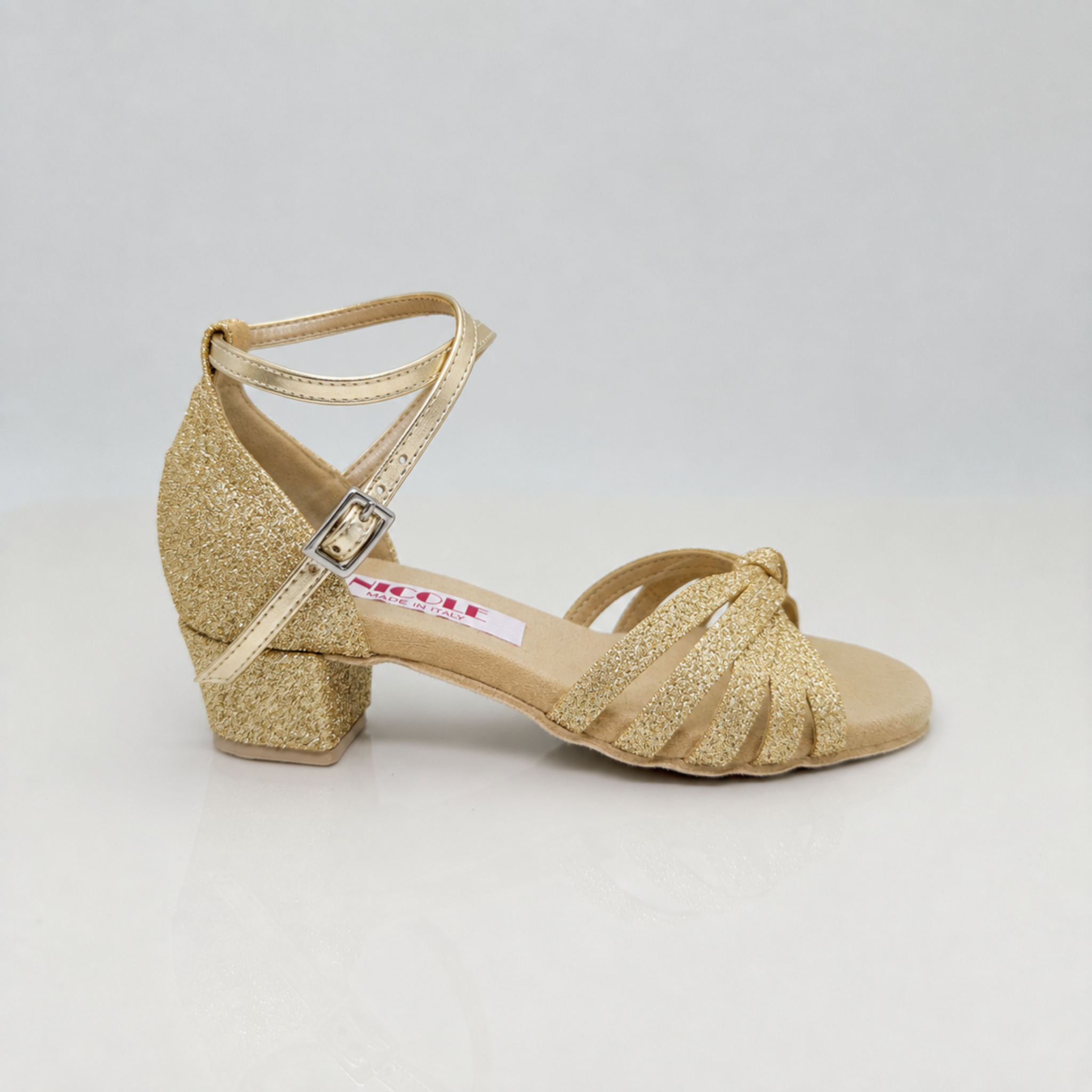 Sole art. 401G Nicole Rimini scarpe da ballo caraibici bambina in tessuto glitter fine platino, cinturino incrociato alla caviglia Mod. 2CAI, tacco rocchetto 3,5HQ, punta aperta semi-arrotondata F1P3, ultra flessibile leggera — Nicole Rimini Kids-Girl Made in Italy
