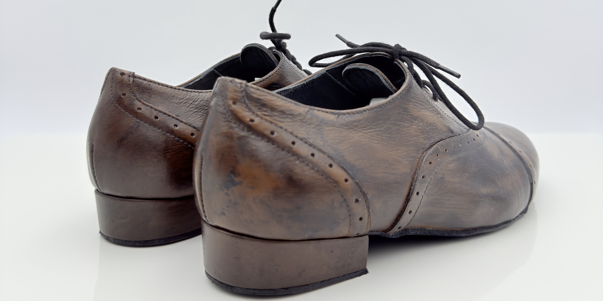 Steven art. 306 Nicole Rimini pelle marrone vinteggiata mano design retrò tacco standard uomo 2,5HSU punta chiusa scrollo quadrato F5P2 scarpe da ballo tango milonga caraibici artigianali italiane — vista laterale
