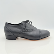 Steven art. 306/C Nicole Rimini scarpe tango uomo pelle nera design retrò cuciture buchi punta chiusa Mod. F5P2 tacco basso 2,5HSU lacci cotone Mod. 2CAL suola cuoio made in Italy — vista frontale
