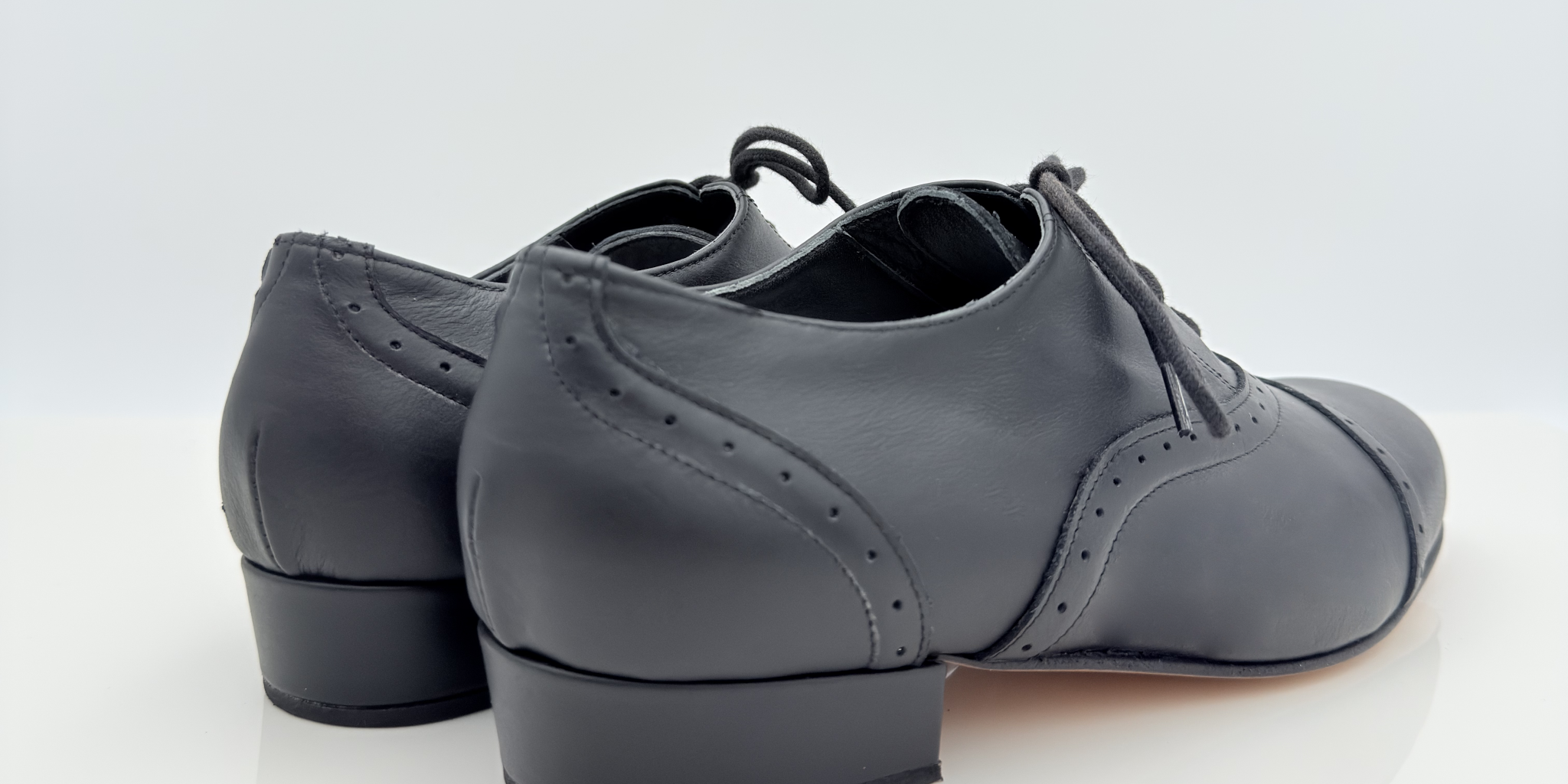 C Nicole Rimini pelle nera design retrò tacco standard uomo 2,5HSU punta chiusa scrollo quadrato F5P2 scarpe da ballo tango milonga swing artigianali italiane — vista laterale

